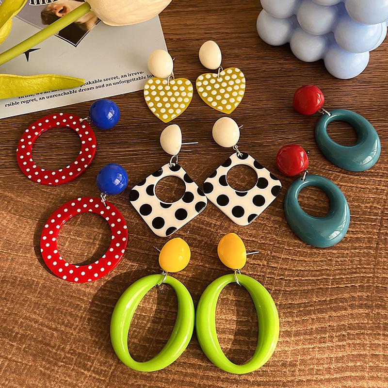 2025 New Retro Hong Kong Style Colorful Earrings: Luxury, High-End Studs, Exaggerated Fashion for Women