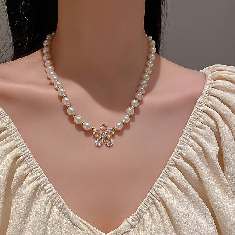 Diamond-Studded Baroque Pearl Double-Layer Necklace - Women's French Retro Clavicle Chain, High-End Fashion Jewelry.