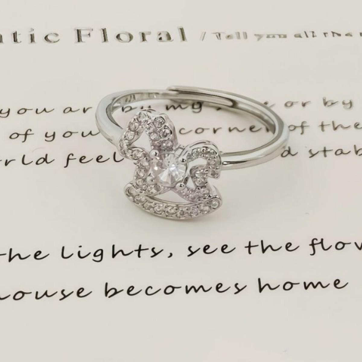 Crushed Ice Rocking Horse High-End Fashion Ring