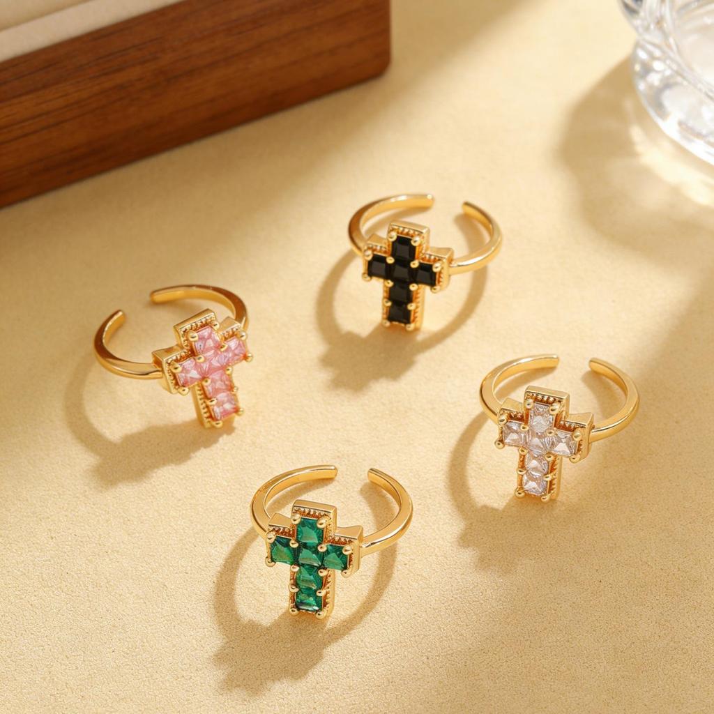 Anello in Rame Regolabile con Croce in Zirconia Colorata - Moda Lusso da Donna