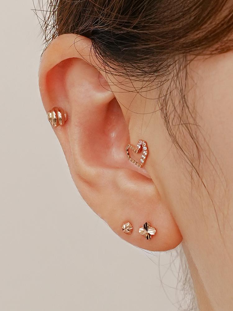 Minimalpiercing 14K Half And Half Heart Cubic Piercing Earrings