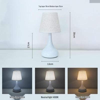 Atmosphärische hölzerne Nachttischlampe mit Leinenschirm