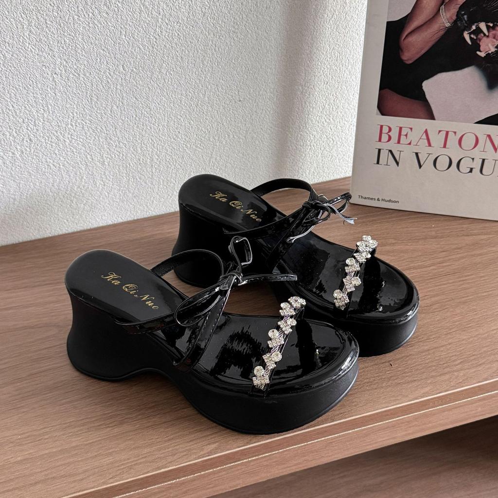 High-end Fashion Versatile Slippers 2025 Summer New Outer Wear Thick-soled One-word Drag Casual Beach Shoes Cool Slippers