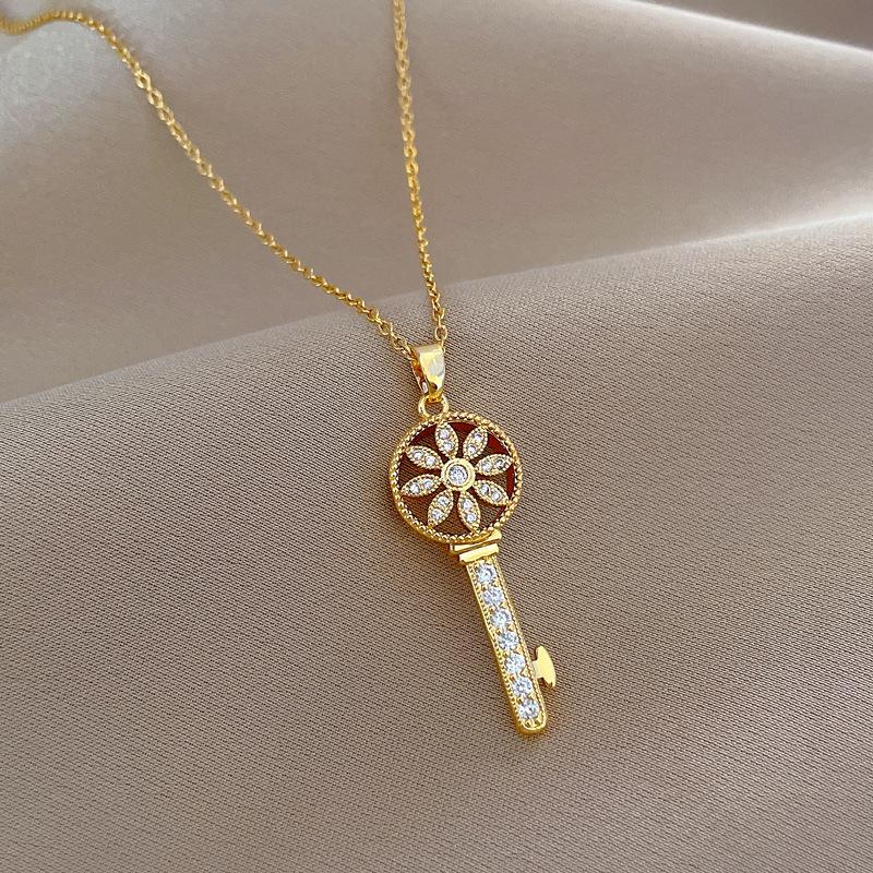 Titanium Steel Star Key Light Luxury Temperament Gorgeous Full Diamond Necklace Female Versatile Collarbone Chain Titanium Steel Chain