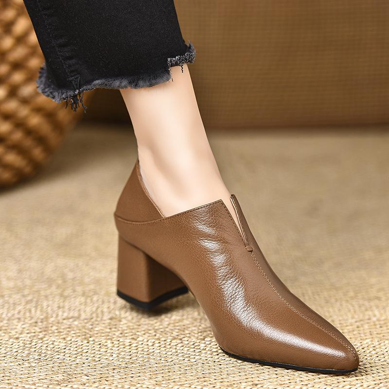 

Deep mouth high heels pointed middle heel single shoes 2025 spring and autumn new fashion versatile thick heel temperament soft leather single shoes 40
