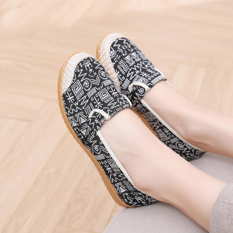 2025 Spring/Summer Women's Ethnic Style Flat Heel Old Beijing Cloth Shoes for Middle-Aged & Elderly Mothers