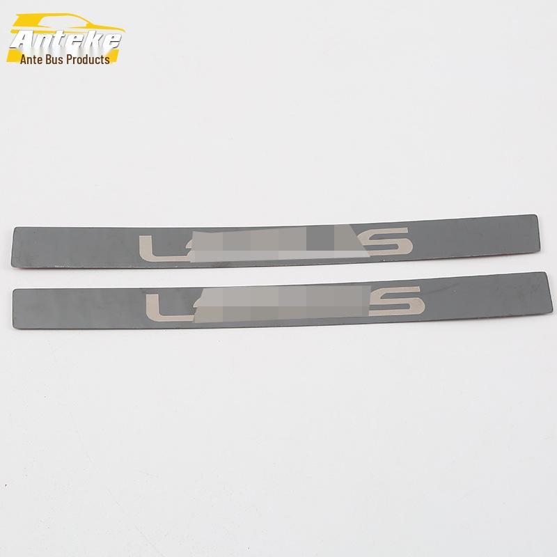 Pasuje na 18 modelů CT200: Nerezová zadní ochranná lišta a flitry pro ochranu kufru