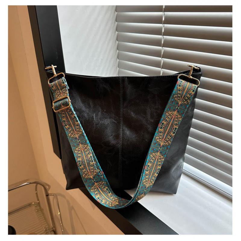 European & American Fashion Large Capacity Solid Color PU Bucket Shoulder & Crossbody Bag for Women