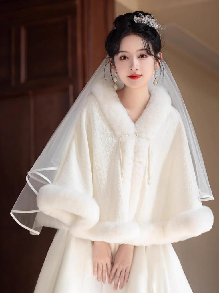 Châle Cape en Fourrure pour Mariée d'Hiver - Cardigan Blanc pour Mariage ou Demoiselle d'Honneur.