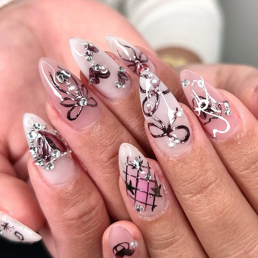 24PCS Sweet Cool Pink Gradient French False Nails Metallic Silver Heart Patterns Almond Press On Nails Detachable Fake Nail Tips