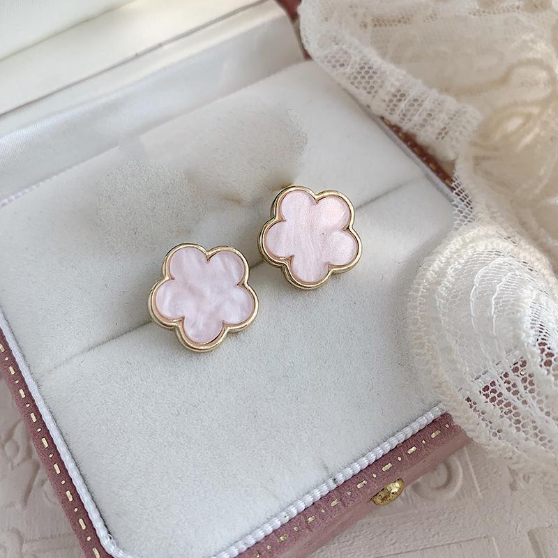 

Серьги-пусеты из серебра 925 пробы в виде пятилистного клевера, милый ароматный стиль, нишевые классические клипсы для ушей, не требуют пирсинга.