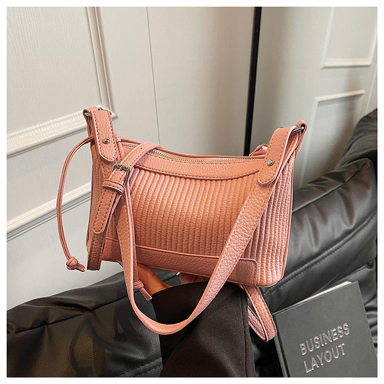 

New women s bag exquisite lychee pattern design commuter messenger bag fashionable versatile armpit shoulder bag розовый