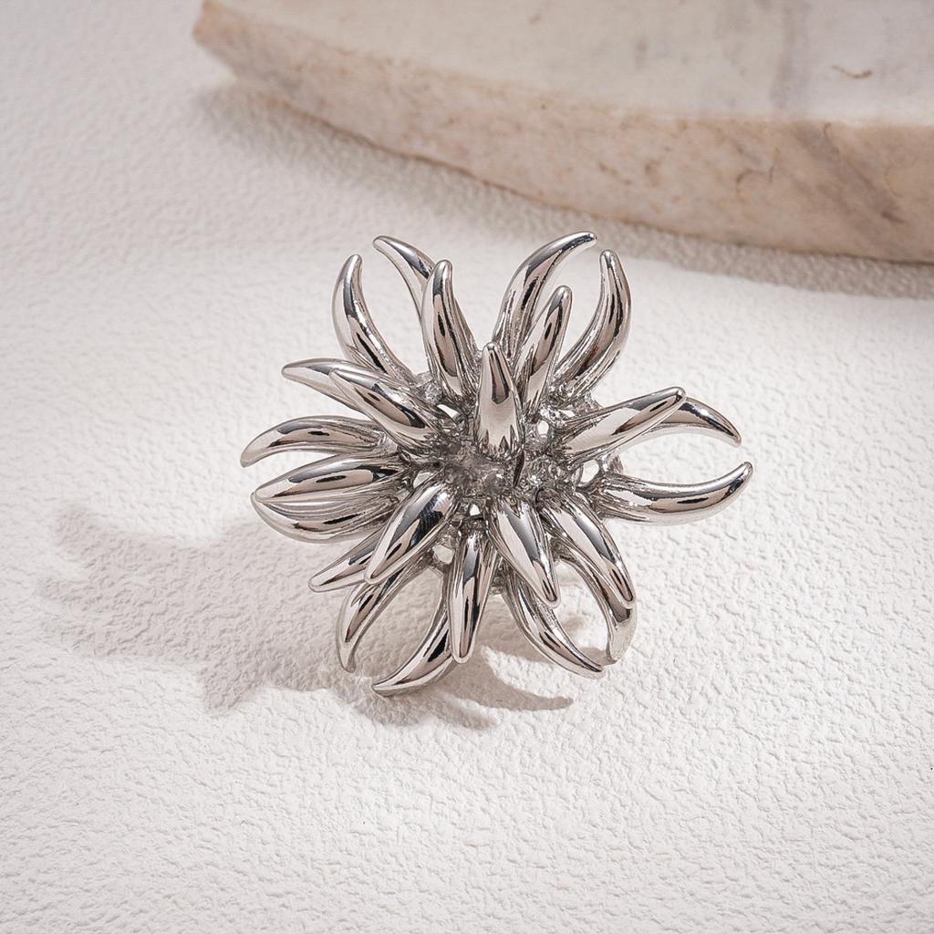 Exaggerated personality metal feeling flower opening ring cold wind jewelry