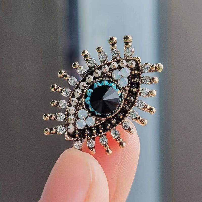 

Vintage Rhinestone Evil Eyes Brooches For Women Men Zircon Turkish Lucky Evil Eyes Metals Brooch Pins Party Jewelry Accessories