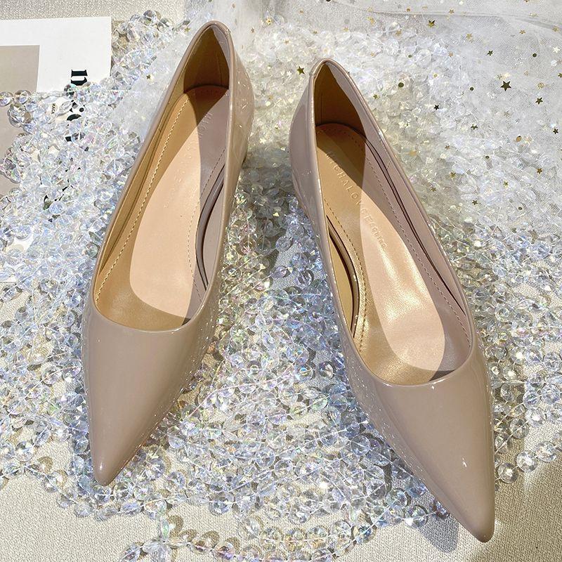 

French patent leather nude pointed single shoes women s low heel 2025 spring and autumn new fashionable versatile light mouth thick heel flat shoes 39 тілесний