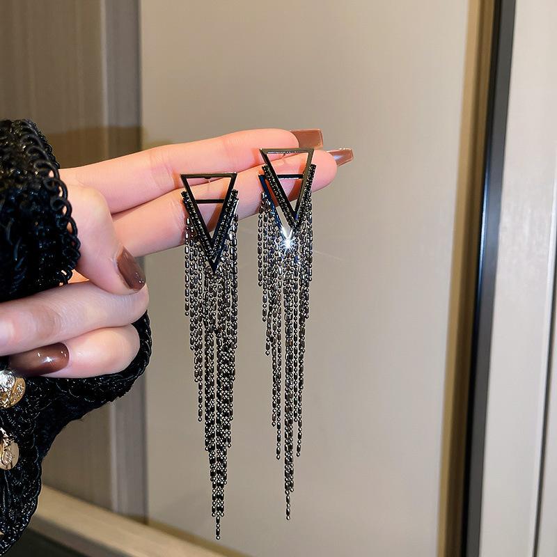 Black retro flower butterfly earrings temperament high-end stud earrings fashion niche versatile light luxury earrings