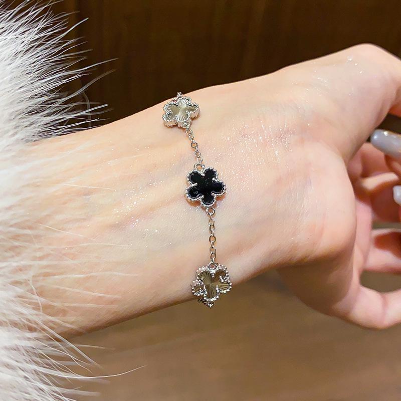 Korean Style Gold-Plated Five-Petal Flower Bracelet - Exquisite, Fashionable, Gentle, Light Luxury Jewelry