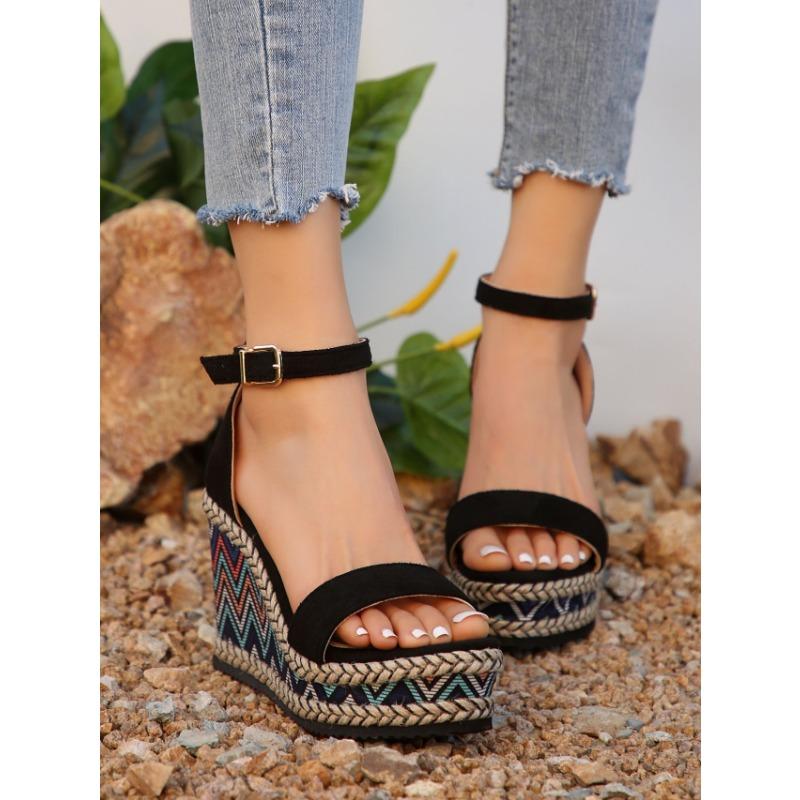 New Large-sized Women's Shoes with A Flat Heel and Thick-soled Sandals