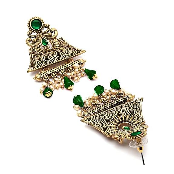 Vergoldete, mit grünen Kristallen besetzte, gravierte Ohrhänger für Damen