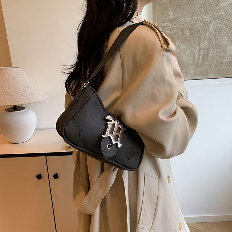 Simple and fashionable large-capacity messenger bags are popular today. Small square bags  summer new trendy fashion shoulder bags