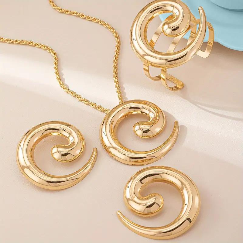 

Набор из 3 предметов: металлическое колье-подвеска с резьбой, серьги, браслет. Женская одежда для праздника, путешествий, вечеринки.