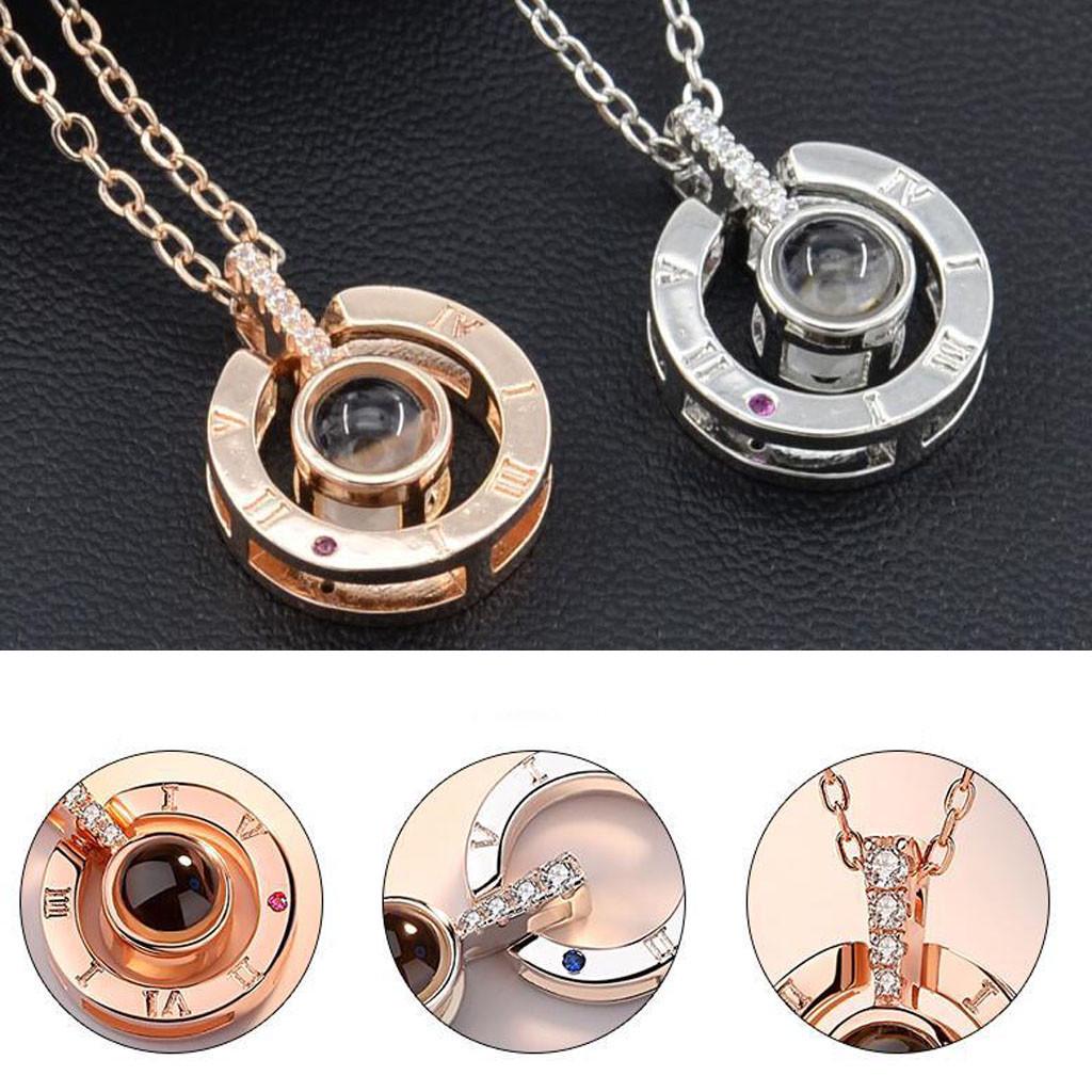 Colar de projeção redondo com a frase EU TE AMO em 100 idiomas para memória do AMOR