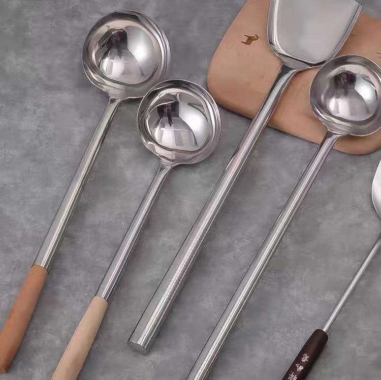 Chef's Long Spatula & Spoon - Wooden Handle, Stainless Steel, Ideal for Stir-Fry & Soup, Thickened for Durability, Perfect Kitchen Tool