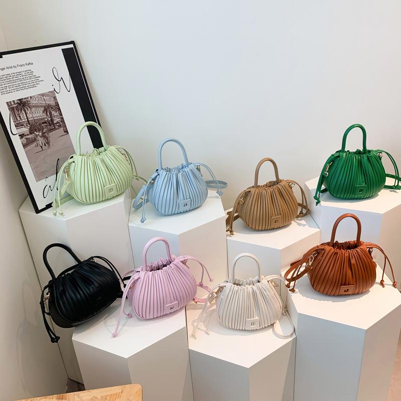 Fashion texture niche design shoulder messenger bag pleated portable small bag women's 2025 new drawstring bucket bag
