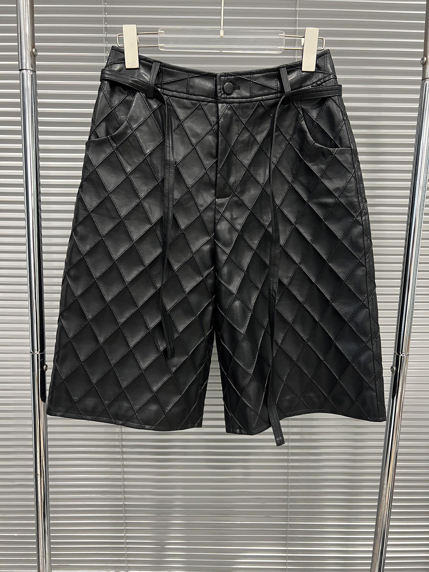 

2025 A/W Black Diamond Pattern Leather Women s Straight-Leg Pants - Versatile, Casual Old Money Style Small чёрный