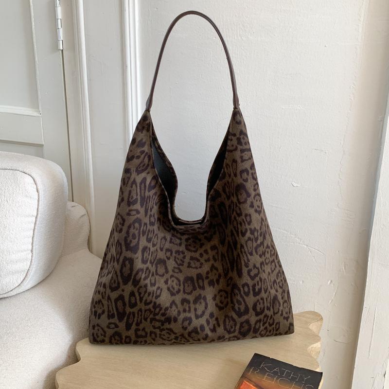 Fashion Leopard Print Tote Bag Autumn New Large-capacity Personalized Shoulder Bag Casual Commuter Bucket Bag