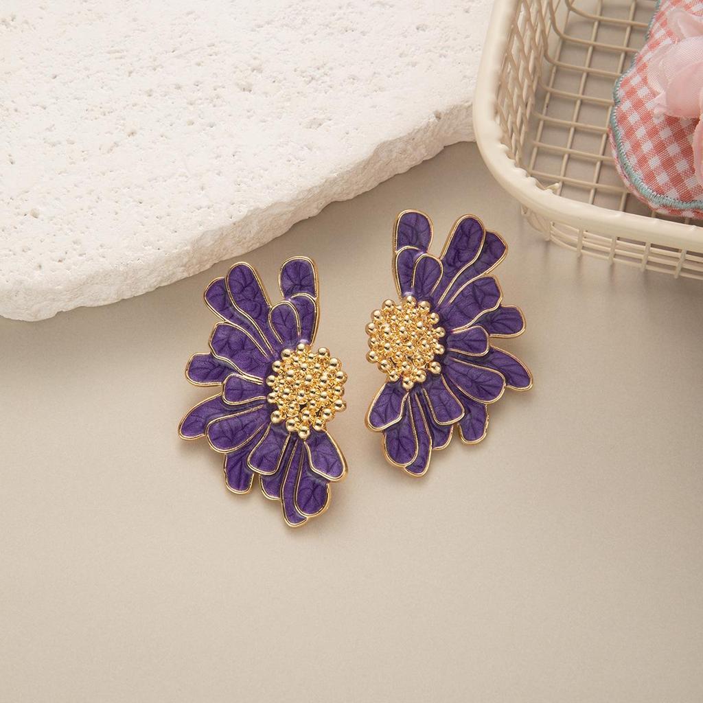 Retro Daisy Flower Earrings - Luxurious, Minimalist, Summer Style by Bai Lu
