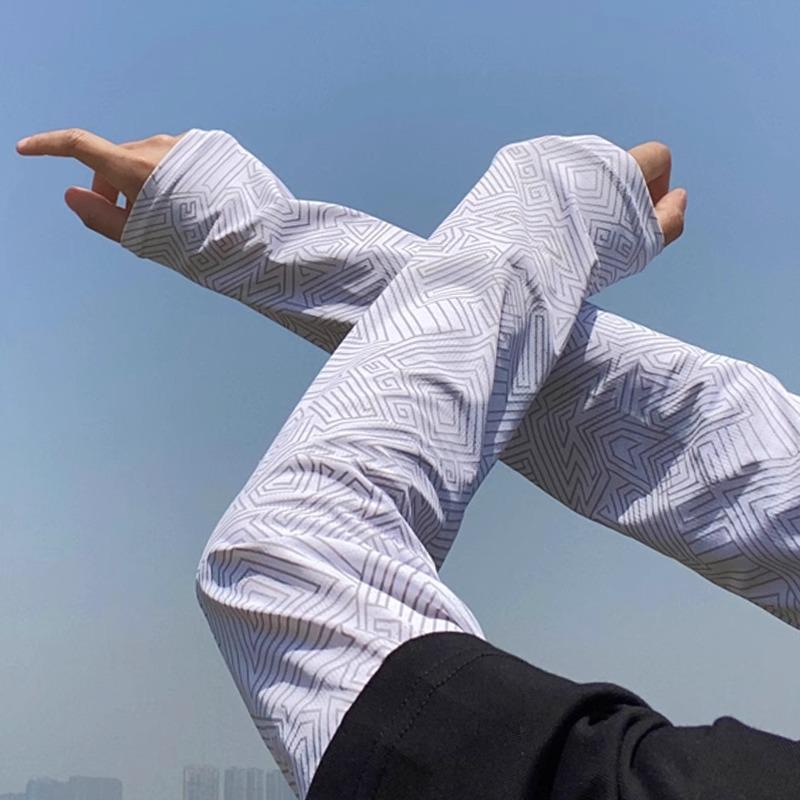 

Ice Silk Sun Protection Arm Sleeves - Loose Fit, Anti-UV, Plus Size for Men & Women, Ideal for Summer Driving and Cycling.