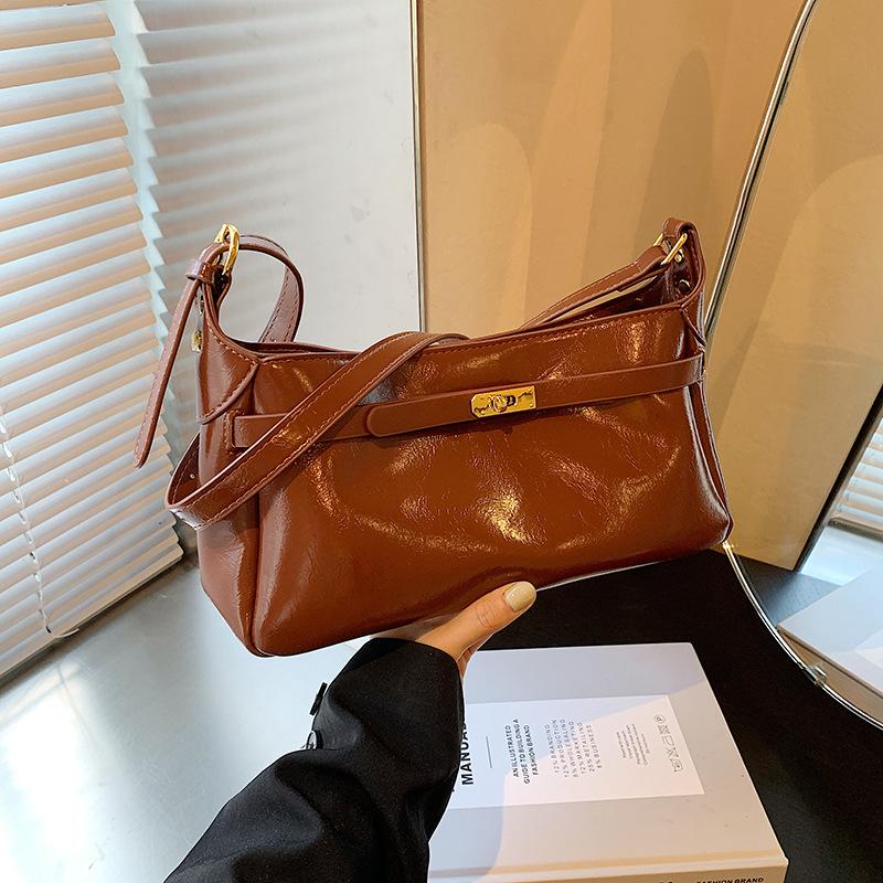 Premium retro oil wax leather small bag women's 2025 new casual versatile messenger bag fashionable shoulder armpit bag