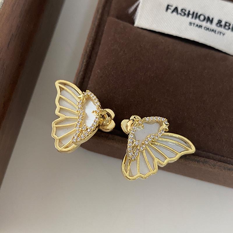 

Элегантные серьги-пусеты в виде крыльев бабочки – Роскошный, высококлассный дизайн для женщин