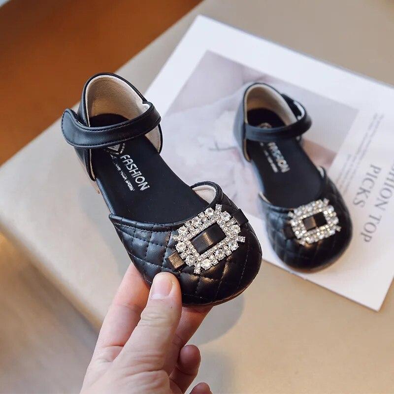

Сандалии для девочек, весенние туфли принцессы из мягкой кожи с закрытым носком, модная детская обувь на мягкой подошве со стразами для вечеринки, свадьбы, сандалии 35 чёрный