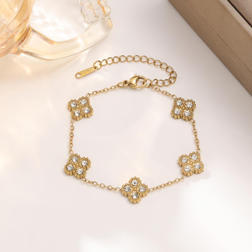Retro Strass Blumen Edelstahl Schmuckset: Halskette, Ohrstecker, Armband und Ring