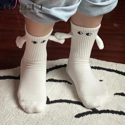 CHAOZHU 1 paire Club célébrité Ins mode drôle créatif Attraction magnétique mains noir blanc dessin animé yeux Couples Sox chaussettes