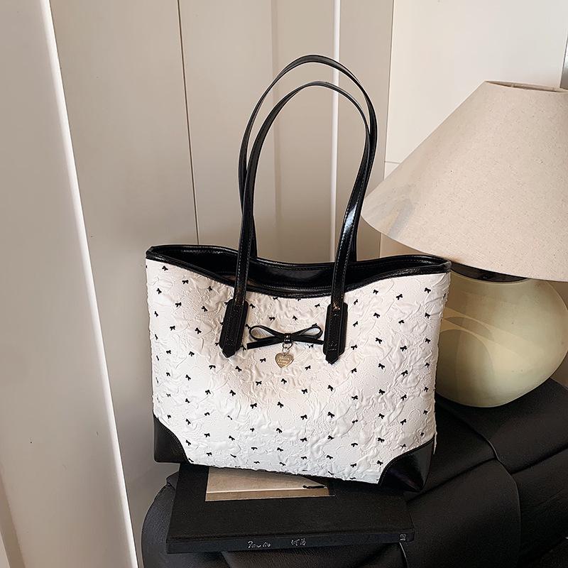 

2025 Stylish Heart Bow Large Lightweight Tote Bag - Casual, Fashionable, Simple Shoulder Bag for Work & Commute білий