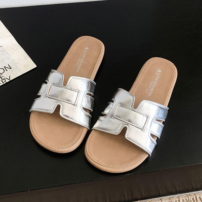 French one-word slippers for women's outer wear 2025 new summer seaside beach beautiful flat-bottomed out flat-bottomed cool slippers
