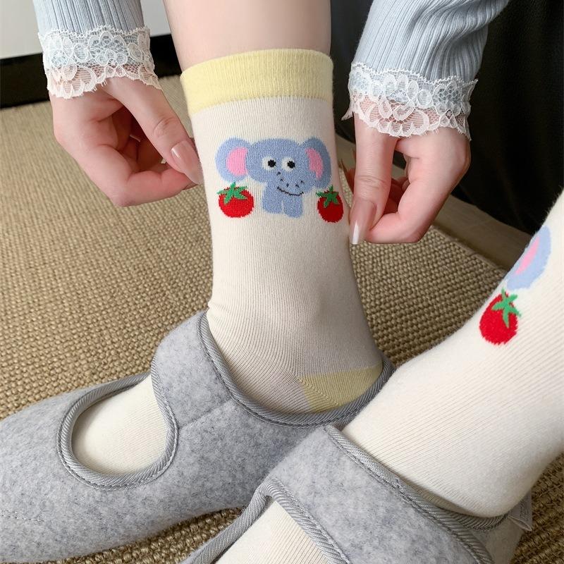 Kadın İlkbahar ve Yaz Sevimli Puantiyeli Çarpışan Renkli Karikatür Fil Boru İçinde Yığın Çorap