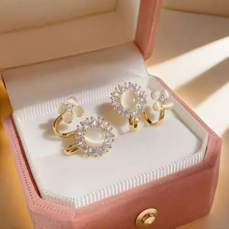 Elegant Cat's Eye Flower Stud Earrings for Women - High-End S925 Silver Needle Jewelry