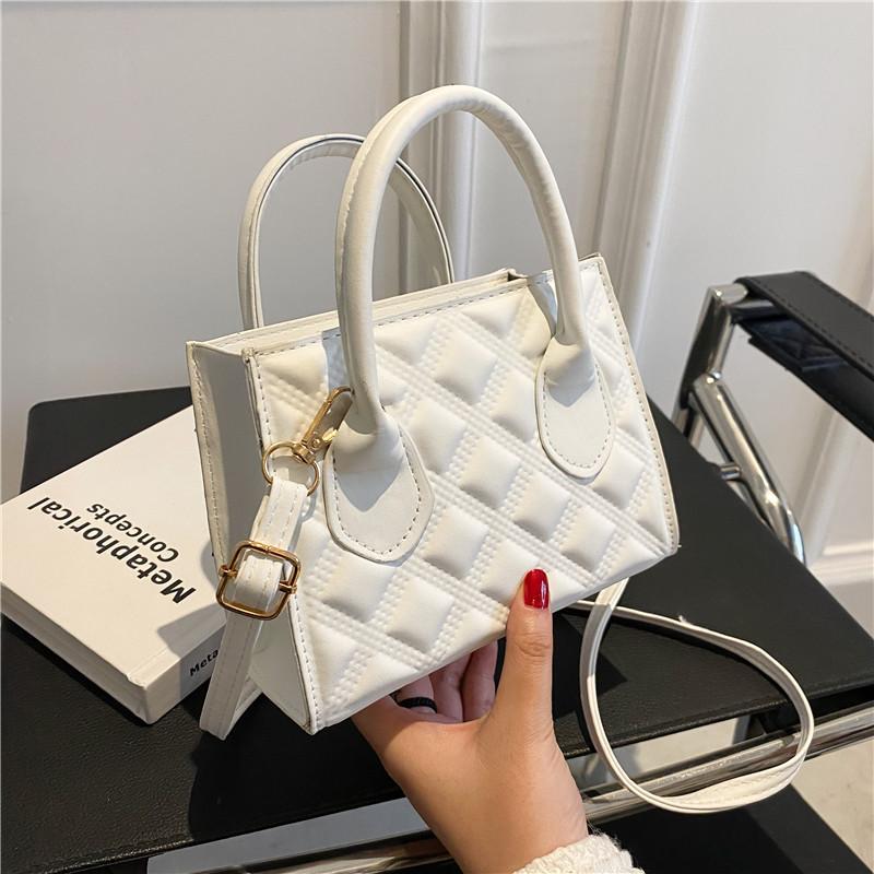 

Популярная женская сумка с фактурой 2024 года, новая модная сумка на одно плечо в иностранном стиле, маленькая квадратная сумка, простая индивидуальная портативная сумка-мессенджер 123 белый