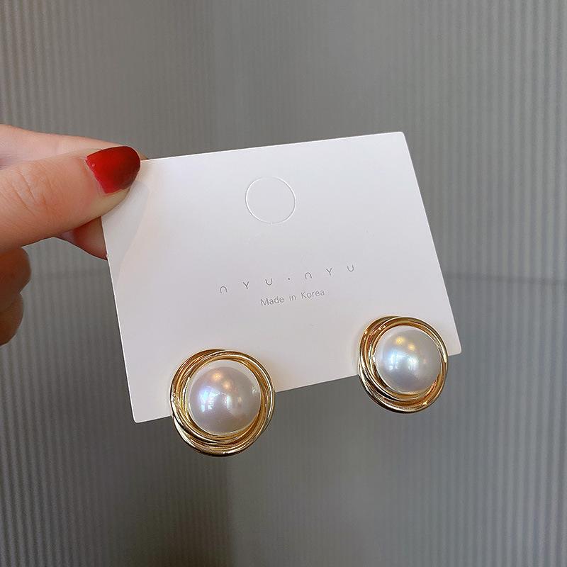 Korean Luxury Mermaid Pearl Earrings: Elegant, High-End, and Versatile Statement Ear Buckles