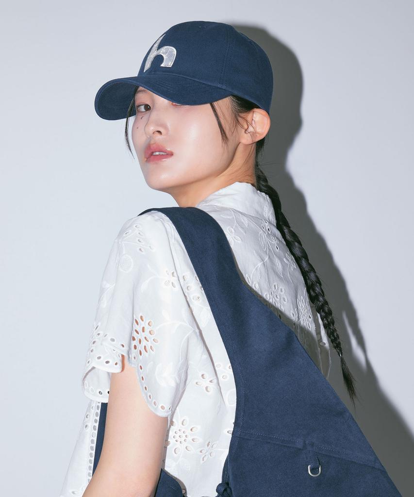 Haebeueoweil H Lace Applique Cap (Na)