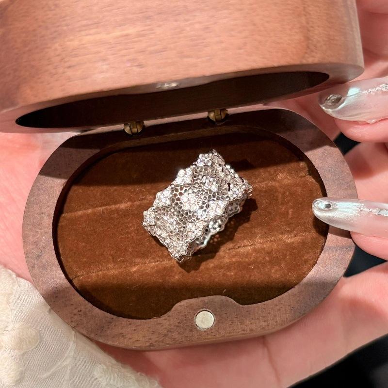 Original Hollow Out Lace Flower Rings For Women Light Luxury High-End Glossy Wide Ring Couple'S Retro Engagement Jewelry Gift
