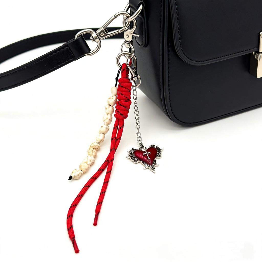 Streetwear Metal Keychain For Women And Men With Heart Design For Spring