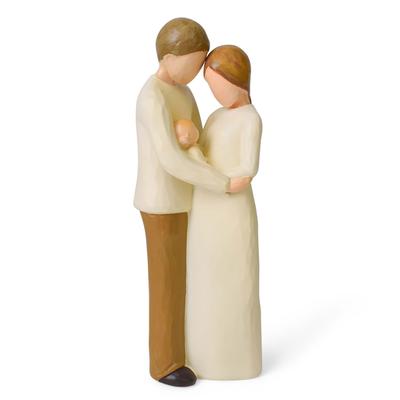 [Birthday Gift] Hand-Painted Resin Family Sculpture, Family of Three, Baby Keepsake, 15cm  Perfect for New Parents, Mother's Day, Father's Day, and