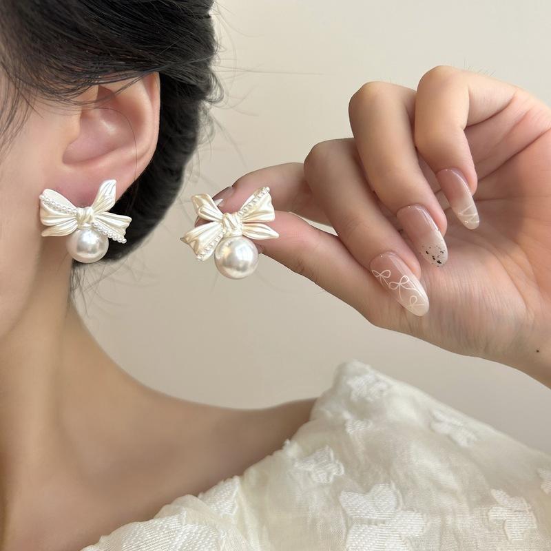 French Style Pearl Bowknot Earrings For Women Sweet Exquisite Irregular Bow Stud Earrings For Women Ear Buckle Party Holiday Jewelry Gifts