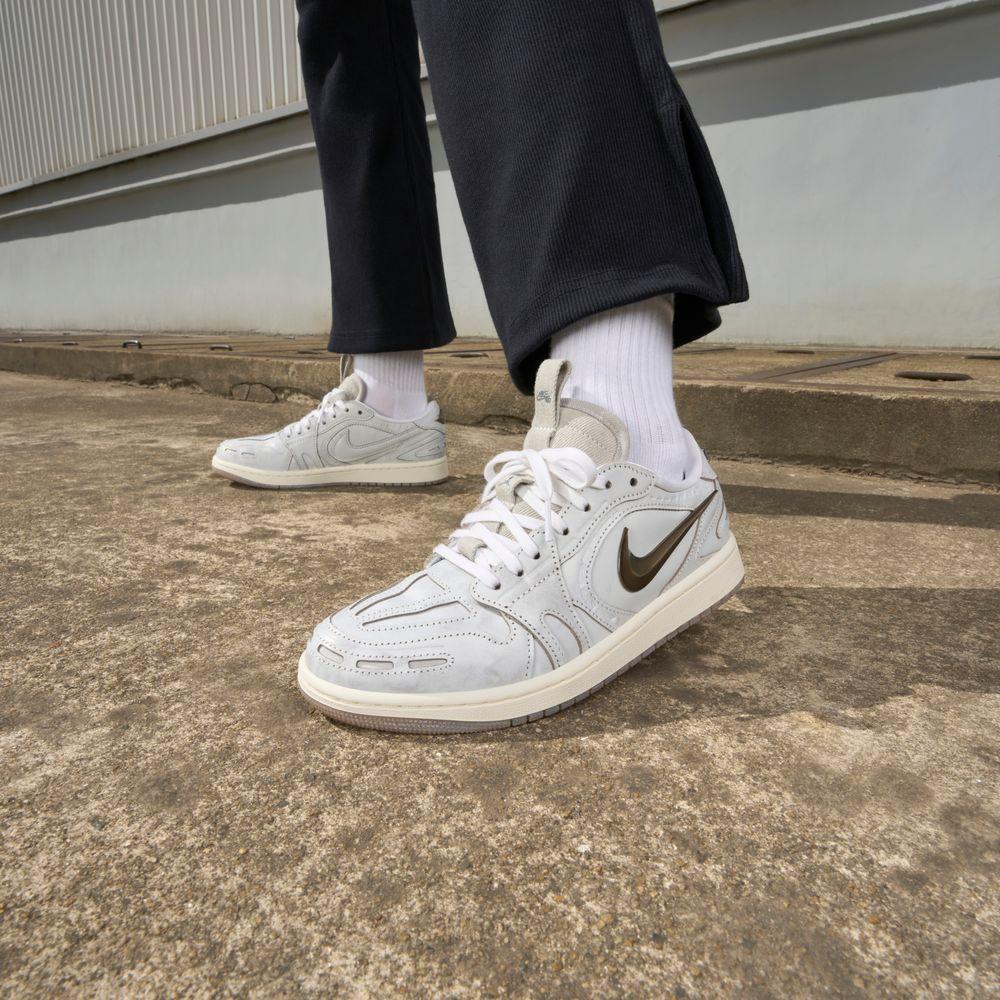 

Jordan 1 Low Method of Make V3 Summit White Gum (Women s) 39