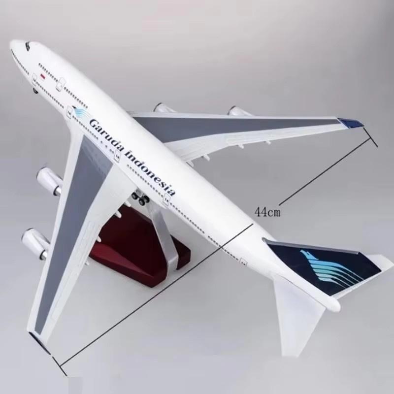 Plane 47CM 1/150 Scale Airplane Model 747 B747 Garuda Indonesia Aircraft Model with Light and Wheels Resin Plastic Ornament